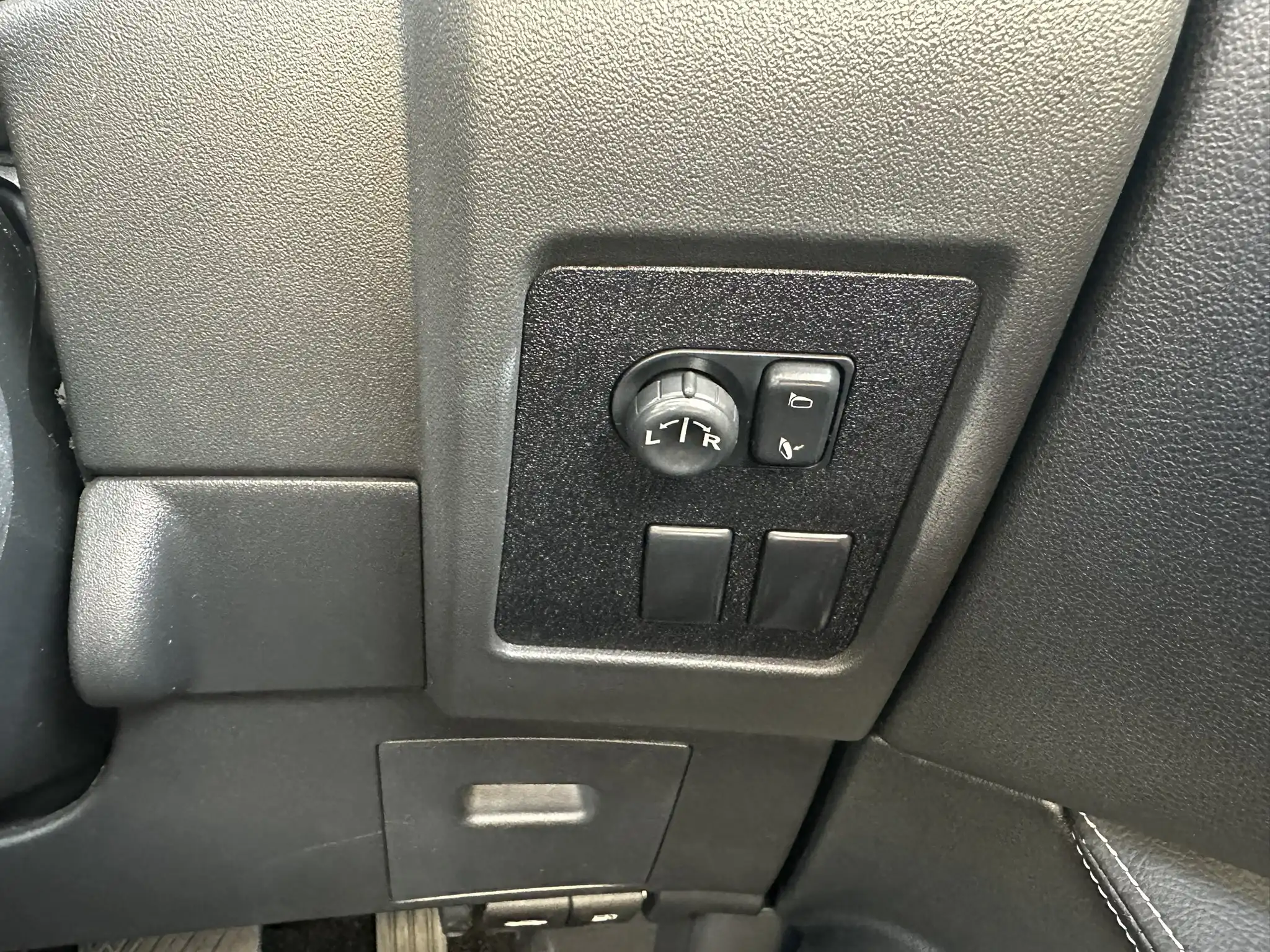 Zambia used car sale 2009 Nissan Qashqai 16