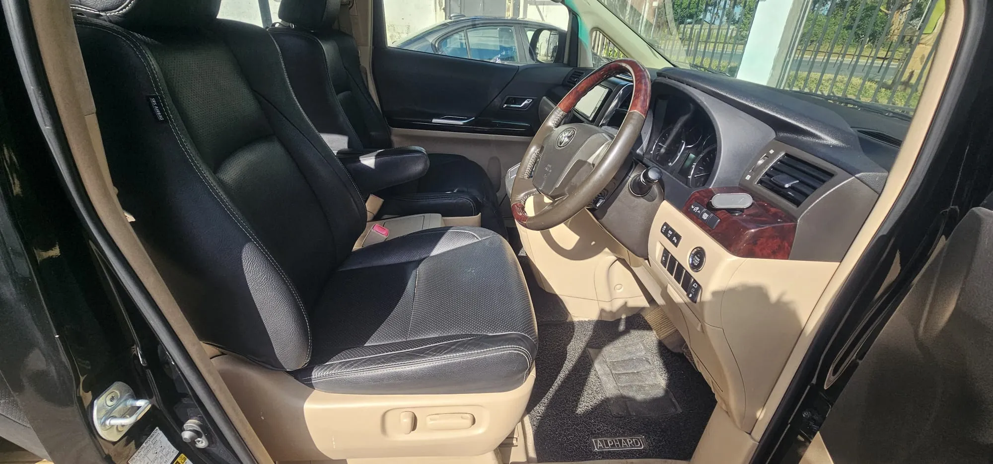 Zambia used car sale 2014 Toyota Alphard 7