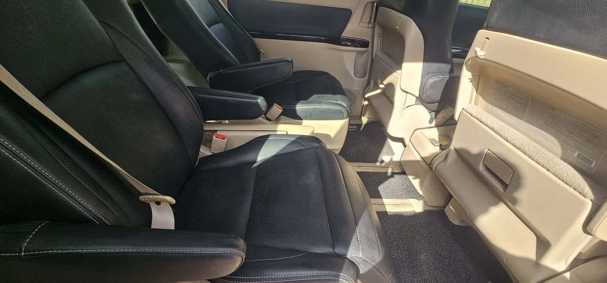 Zambia used car sale 2014 Toyota Alphard 8