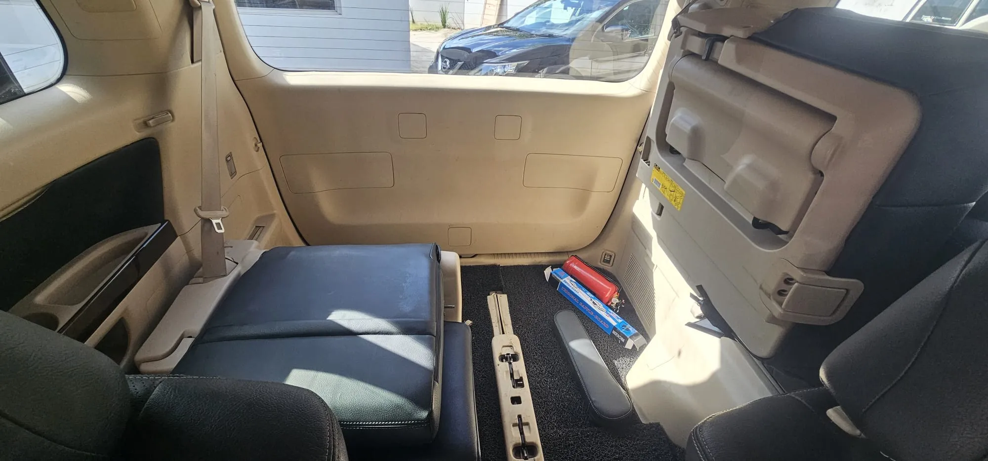 Zambia used car sale 2014 Toyota Alphard 9