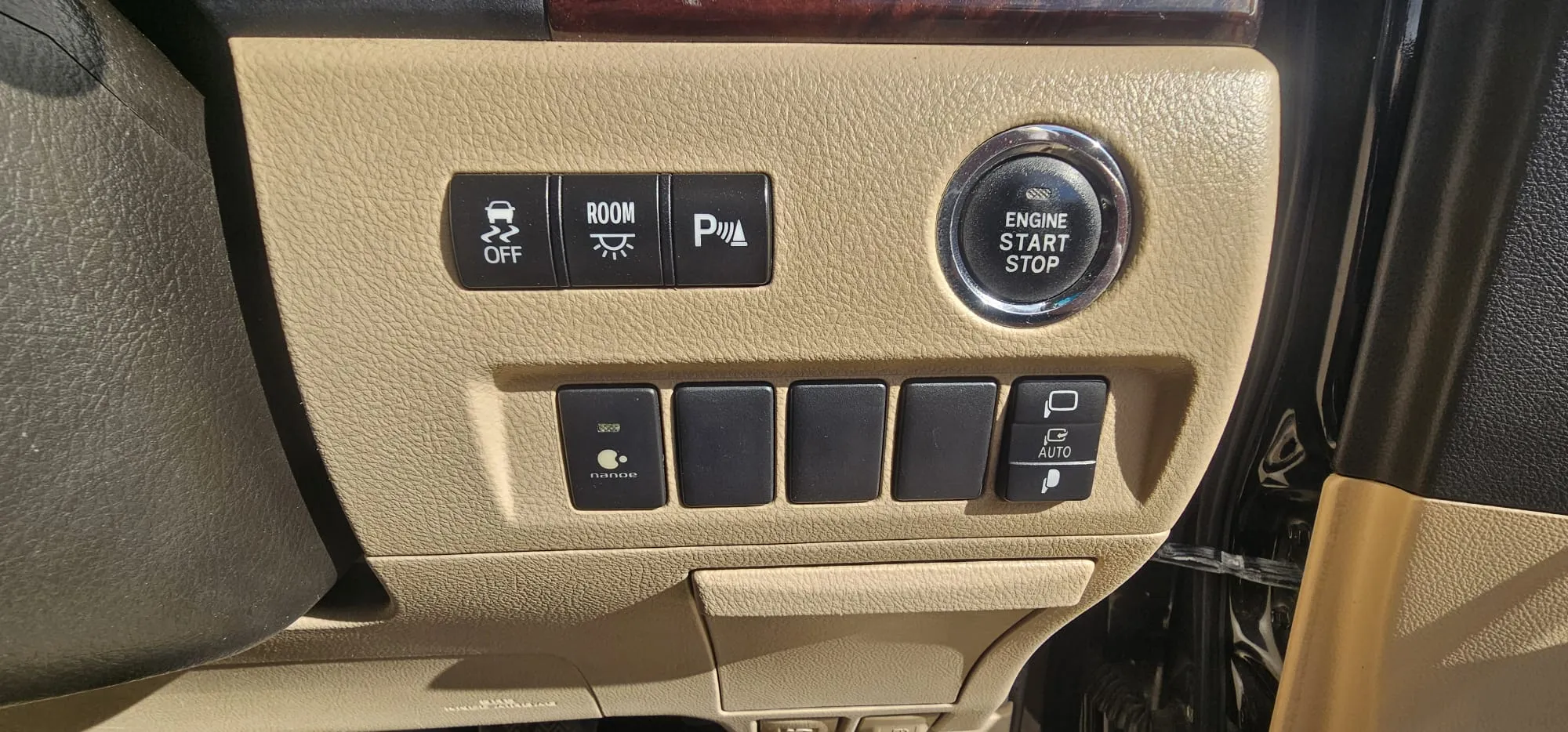 Zambia used car sale 2014 Toyota Alphard 12