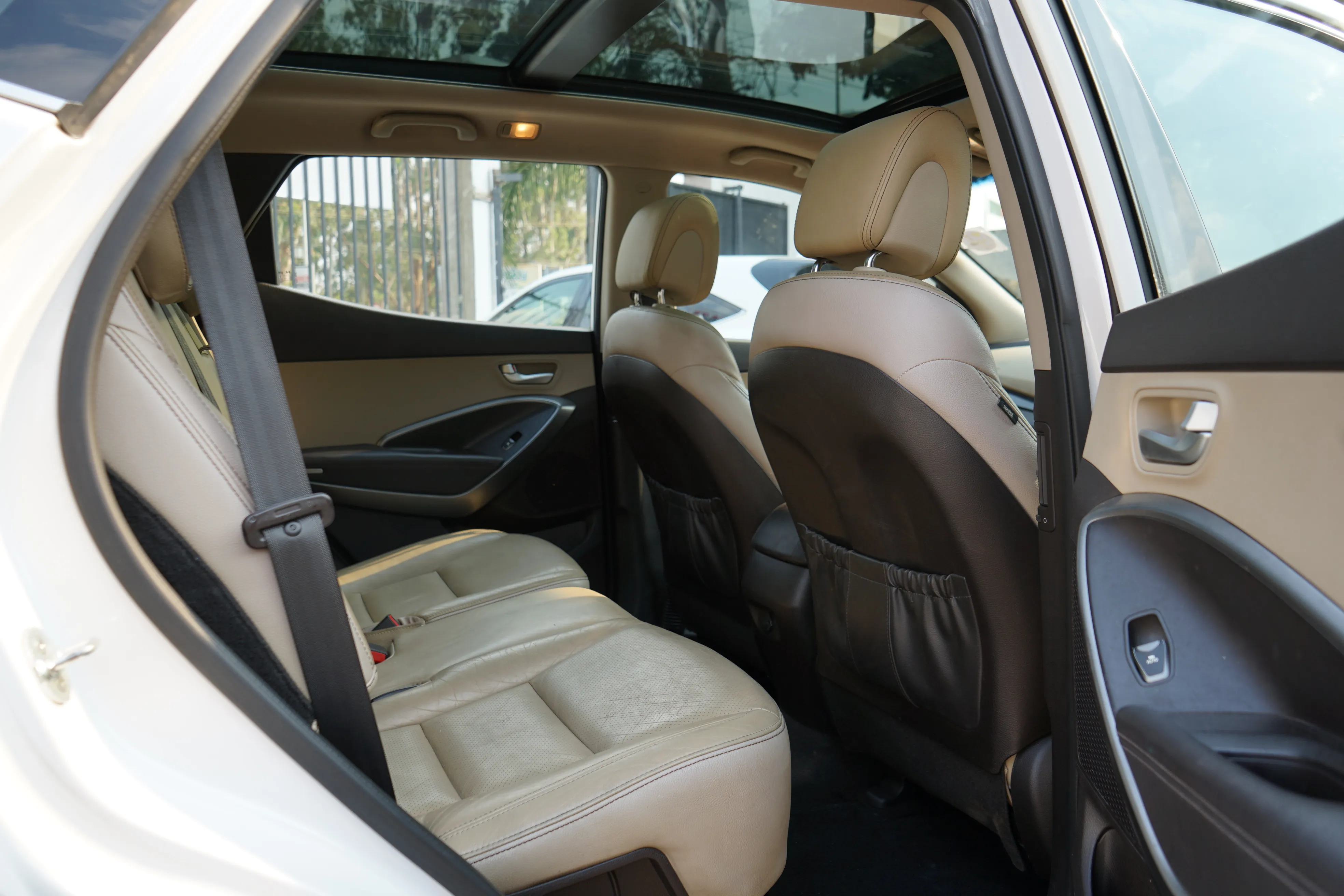 Zambia used car sale 2015 Hyundai SantaFe 11