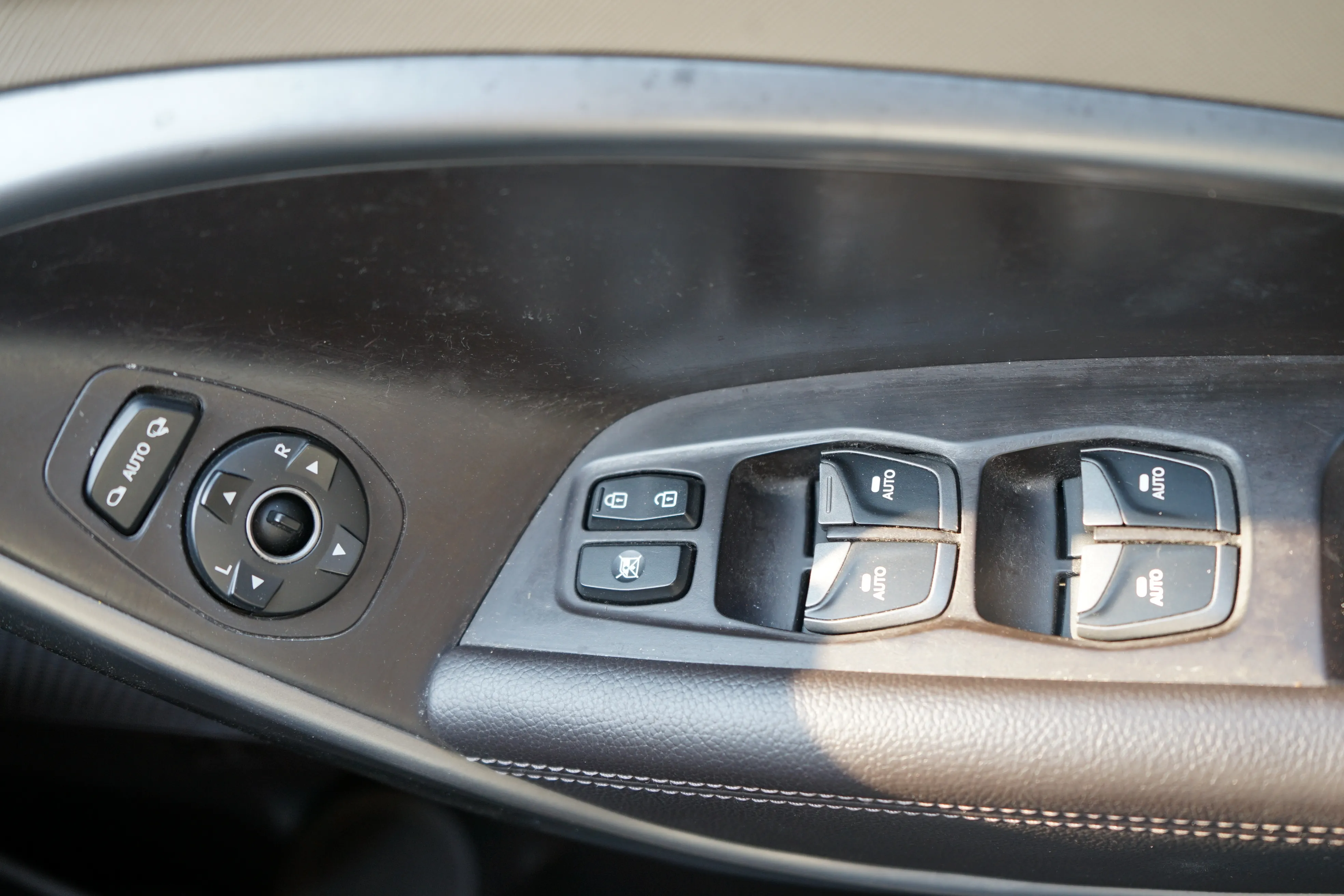 Zambia used car sale 2015 Hyundai SantaFe 21