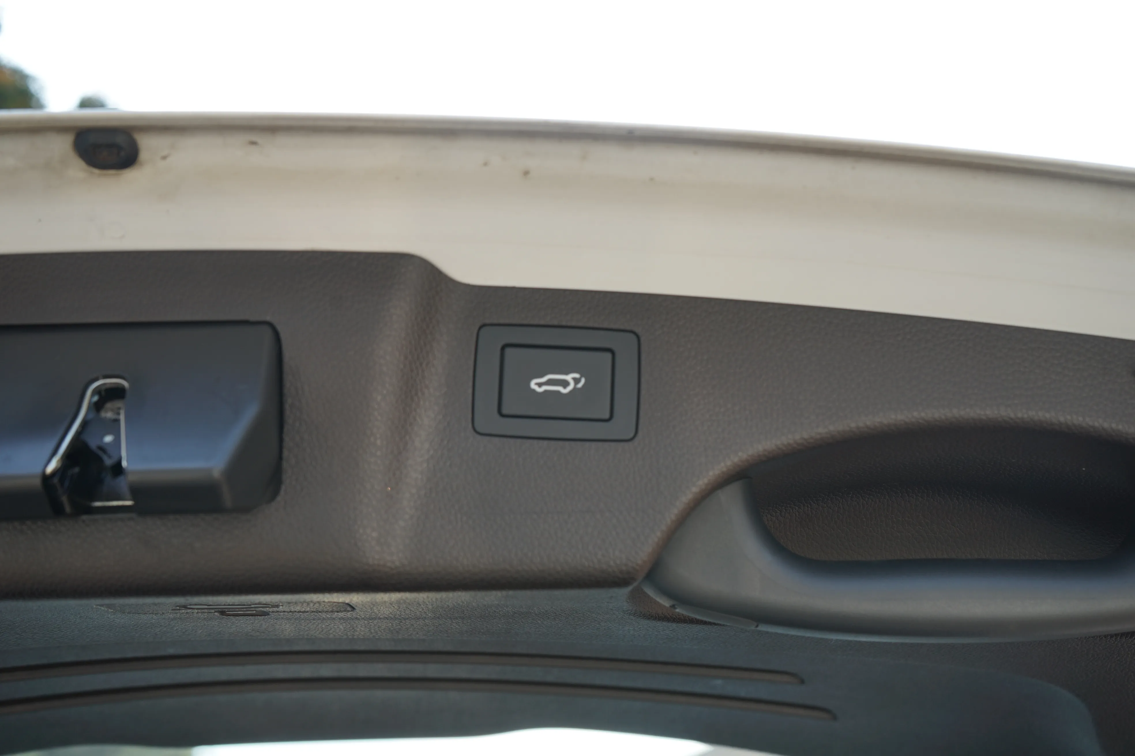 Zambia used car sale 2015 Hyundai SantaFe 28