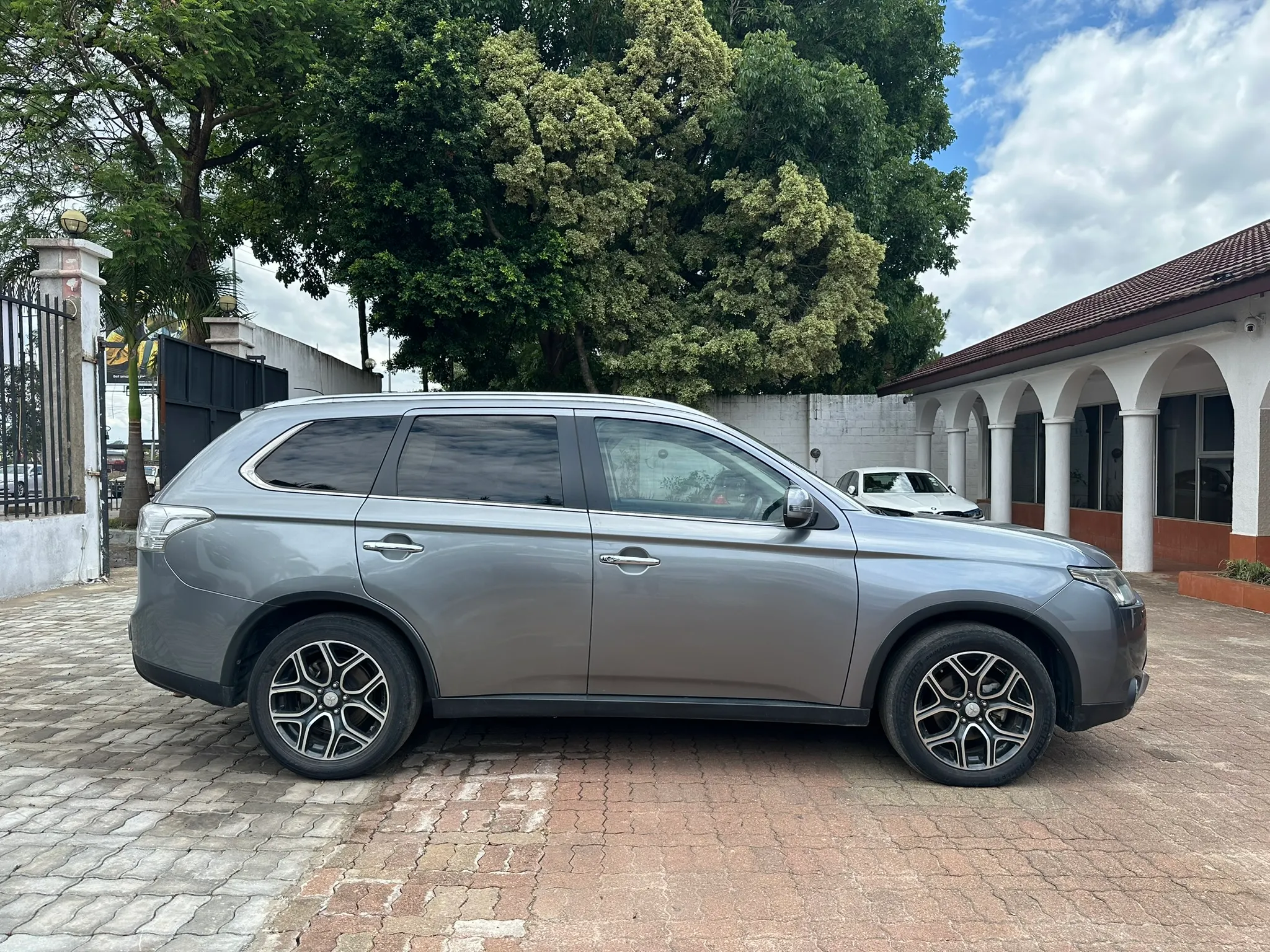 Zambia used car sale 2015 Mitsubishi Outlander 5
