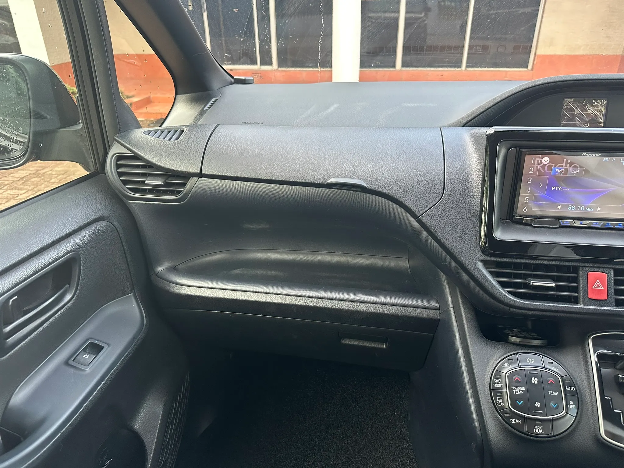 Zambia used car sale 2014 Toyota Voxy 17