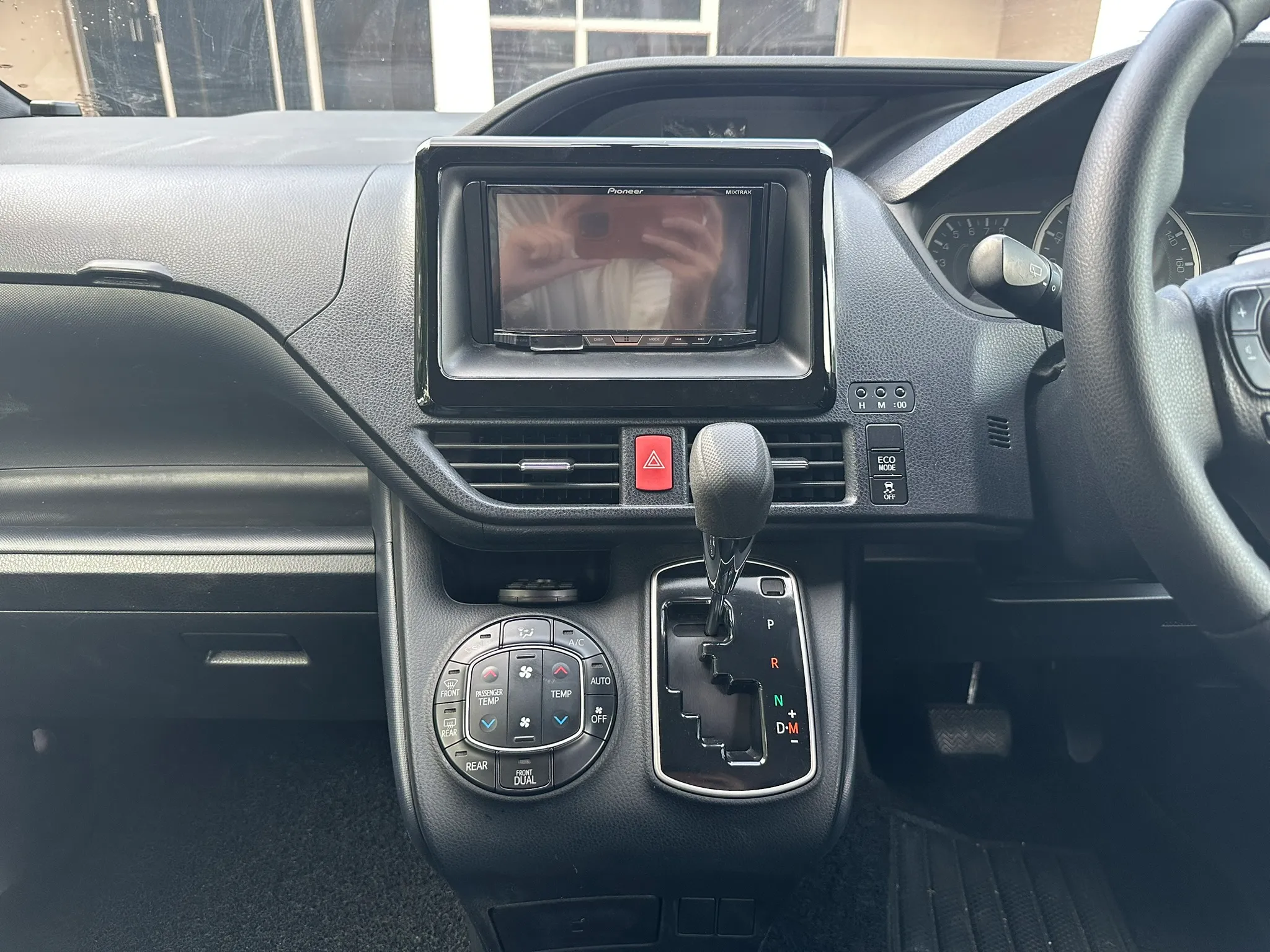 Zambia used car sale 2014 Toyota Voxy 19